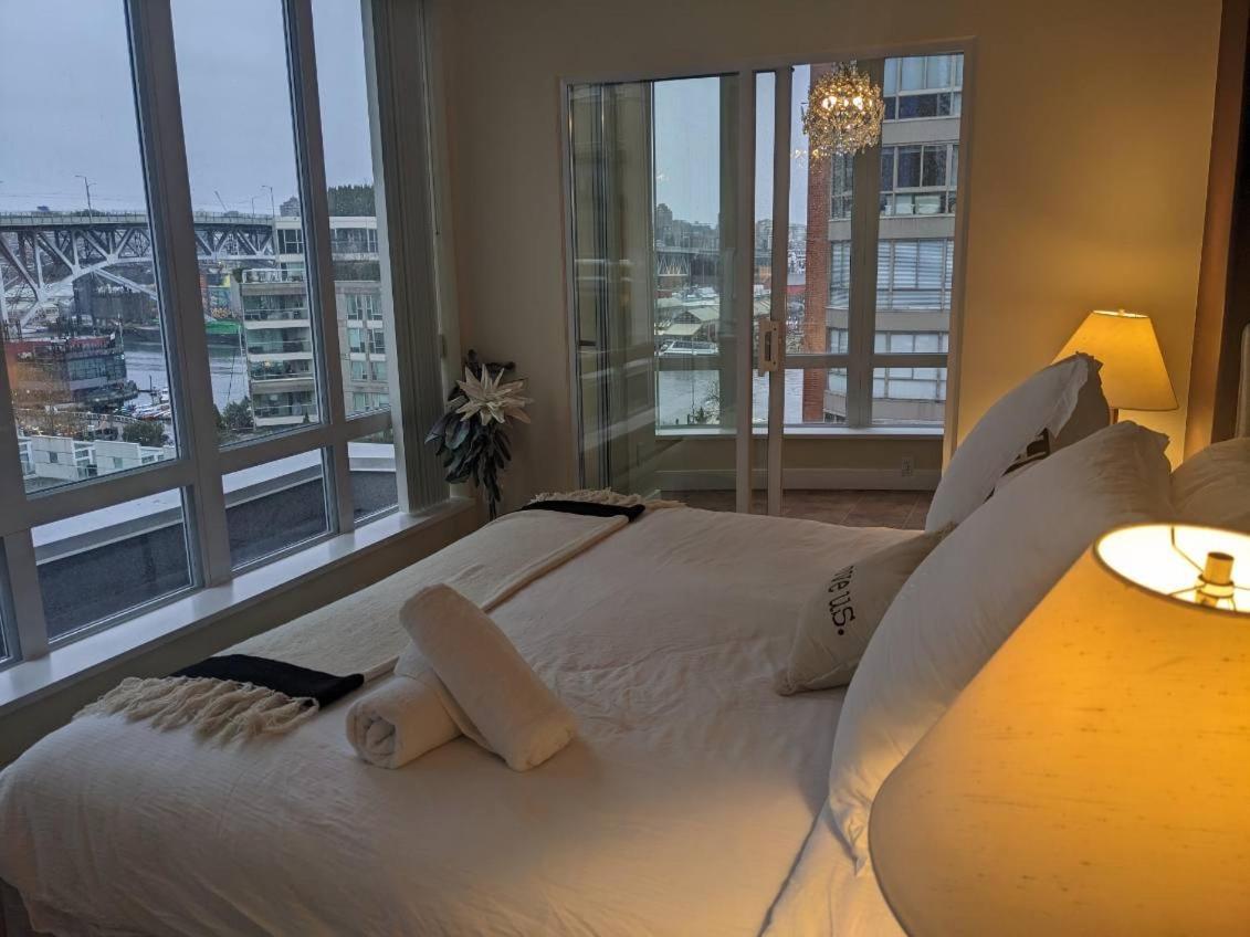 Penthouses Of Beach Ave Vancouver Exteriör bild