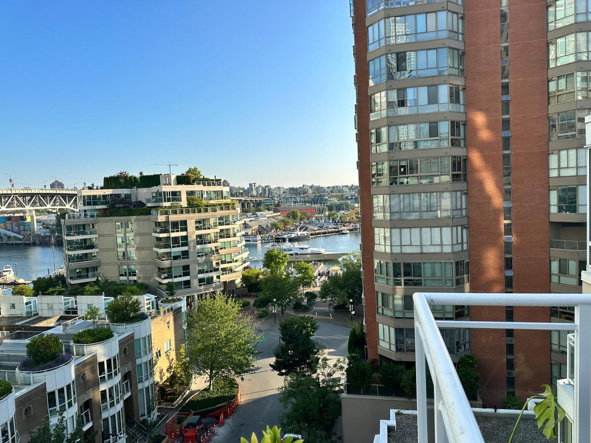 Penthouses Of Beach Ave Vancouver Exteriör bild