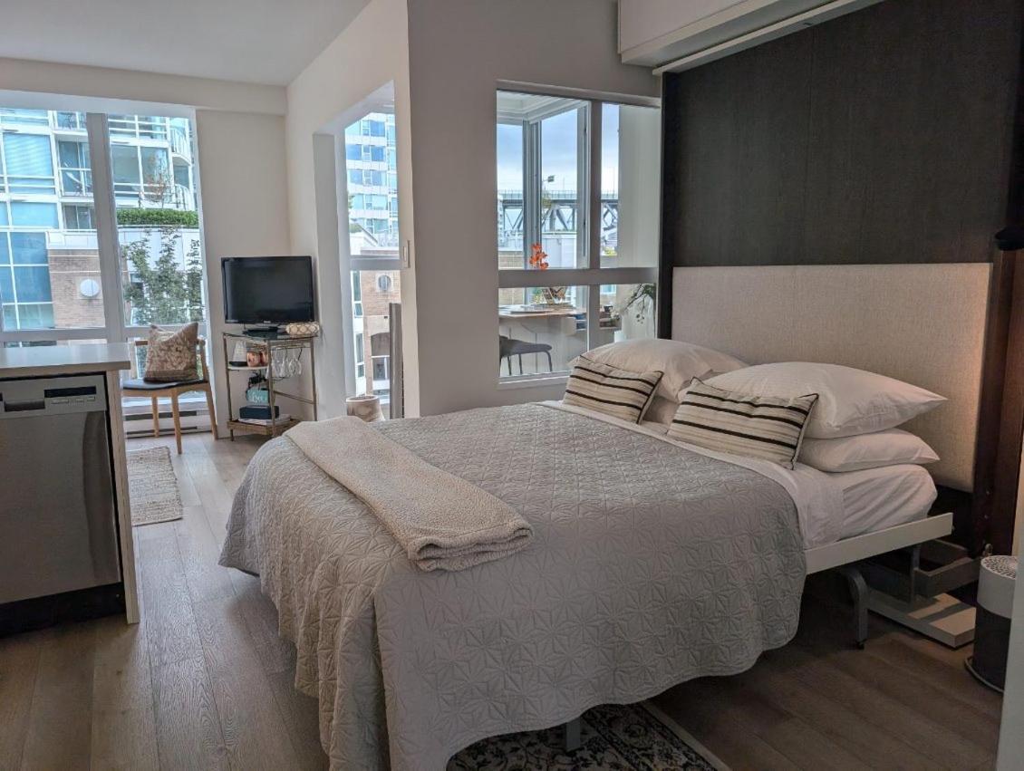 Penthouses Of Beach Ave Vancouver Exteriör bild
